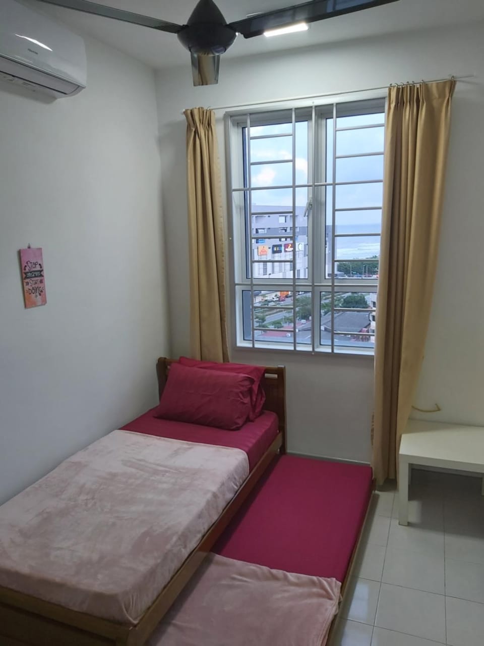 Photo of the whole room, Bedroom