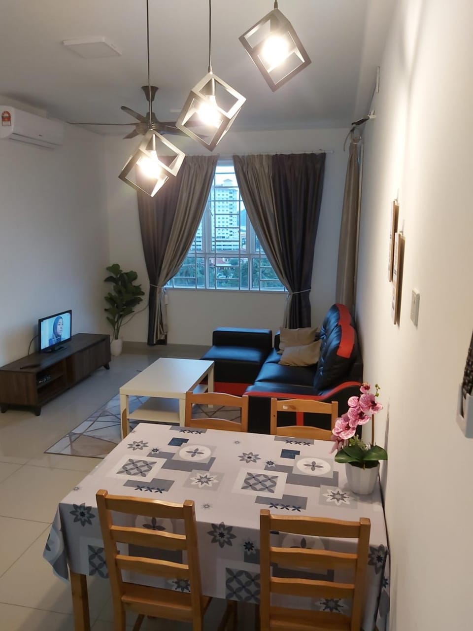 TV and multimedia, Living room, Seating area, Dining area