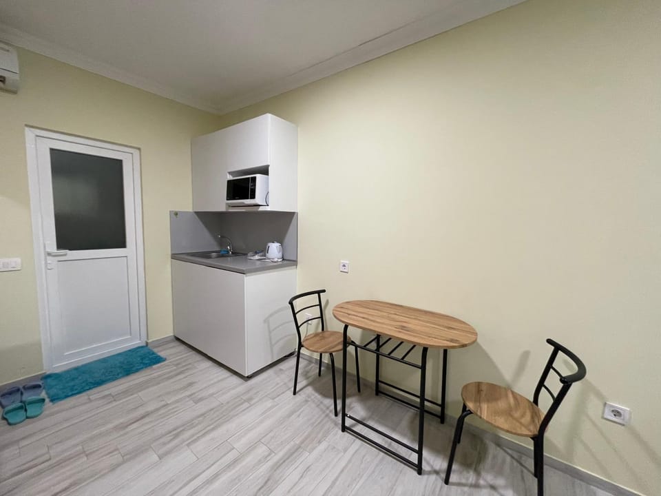 Facade/entrance, Bathroom, Kitchen or kitchenette, Dining area