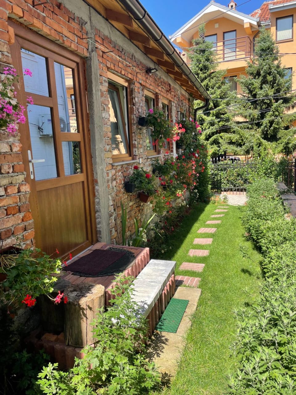Patio, Facade/entrance, Garden