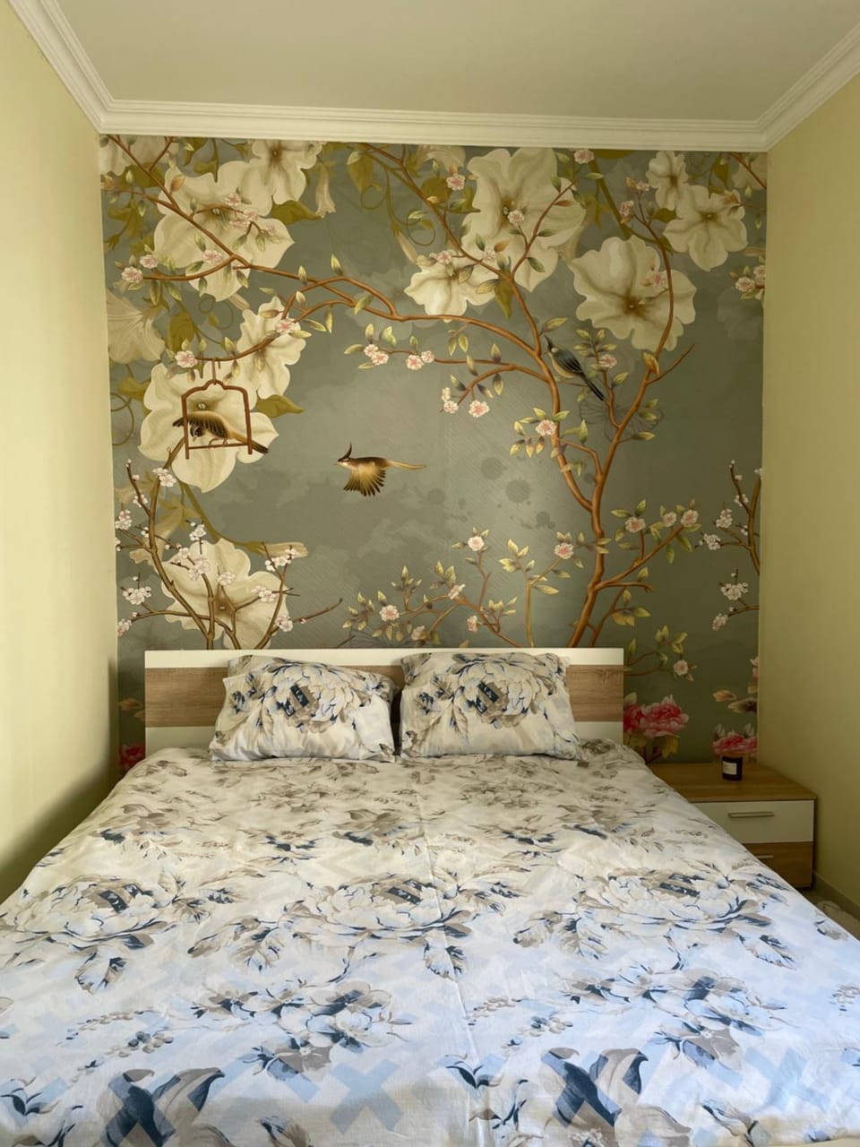 Photo of the whole room, Bedroom