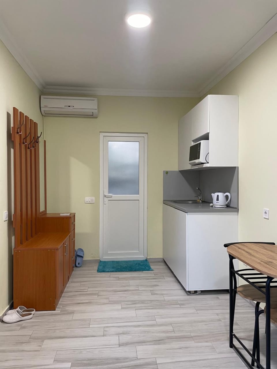 Facade/entrance, Bathroom, Kitchen or kitchenette