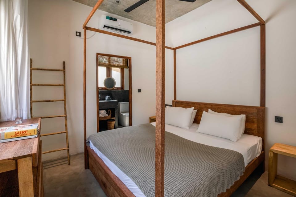 Photo of the whole room, Bedroom