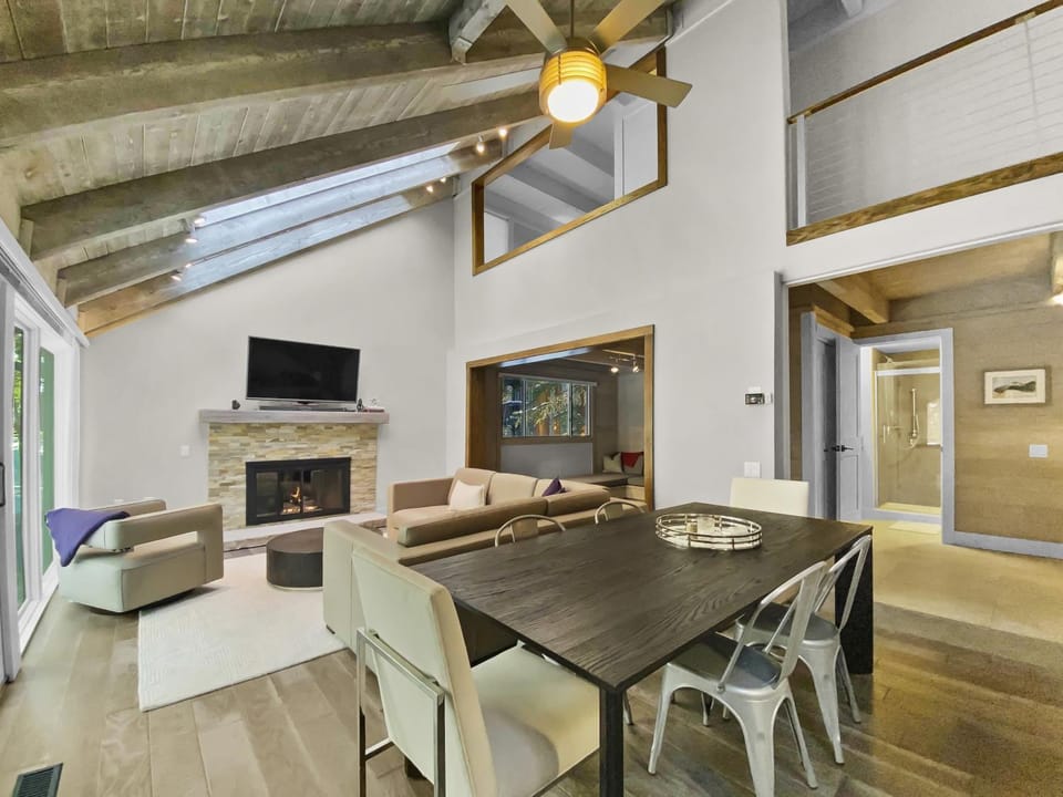 Living room, Dining area