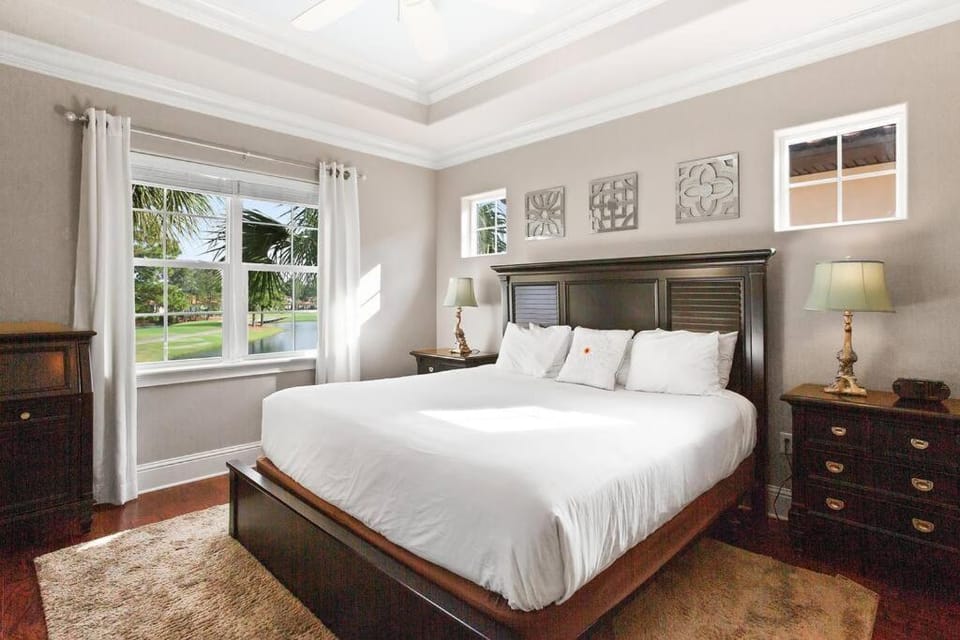 4 Bedroom house on the golf course with 2 golf carts! House in Miramar Beach