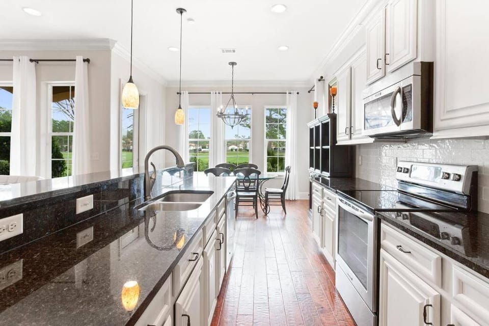 4 Bedroom house on the golf course with 2 golf carts! House in Miramar Beach