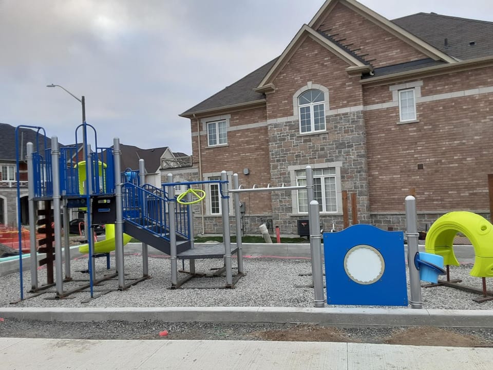 Close Property House in Bowmanville