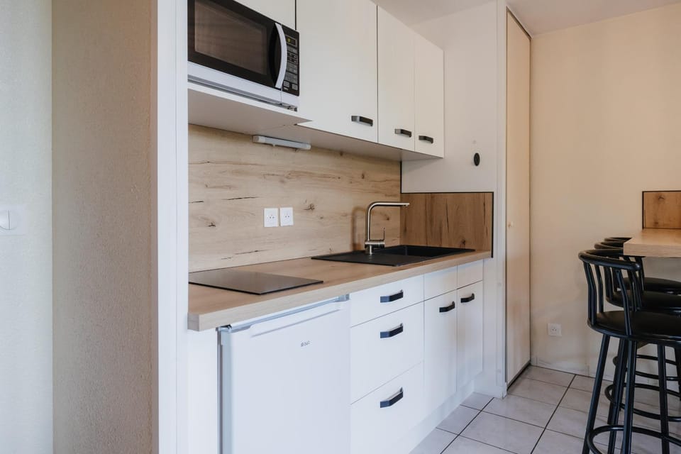 Kitchen or kitchenette