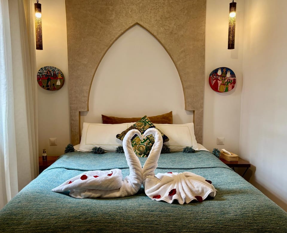 Bed, Photo of the whole room, Bedroom, towels