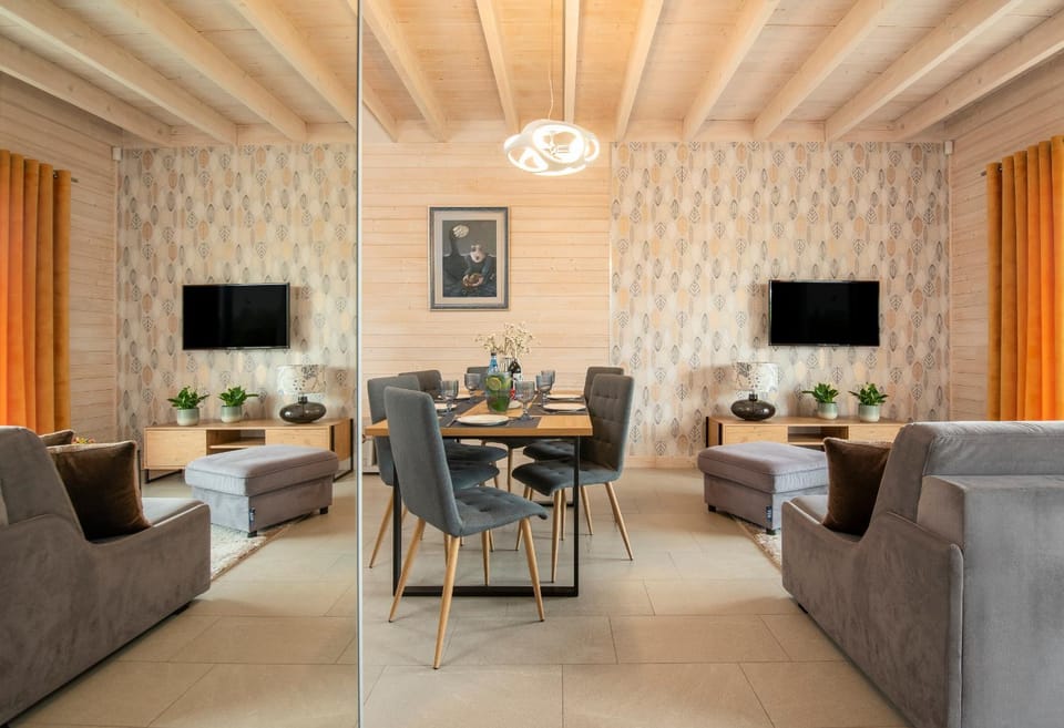 Communal lounge/ TV room