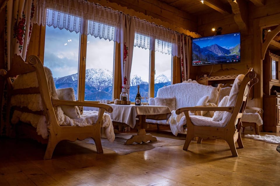 Communal lounge/ TV room, View (from property/room), Living room, Seating area, Mountain view, Mountain view