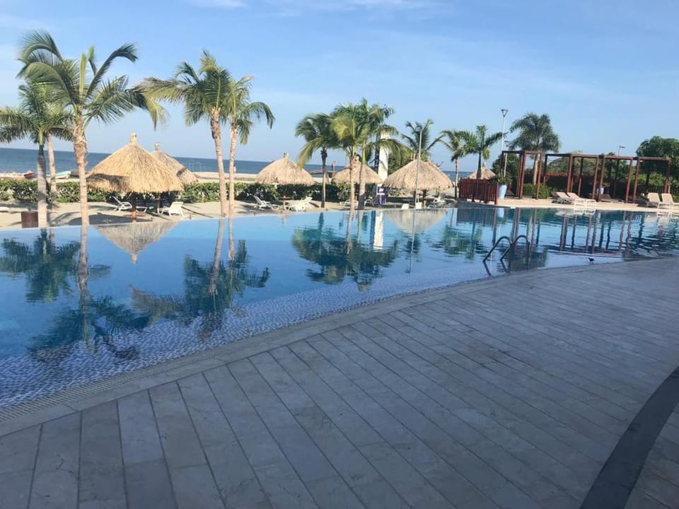 Restaurant/places to eat, Natural landscape, Pool view, Sea view, Swimming pool, Sunrise, sunbed