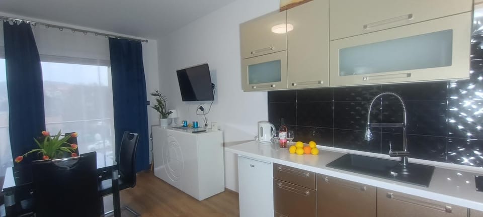 TV and multimedia, Kitchen or kitchenette