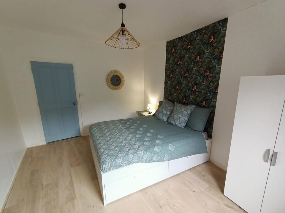Bed, Photo of the whole room, Bedroom