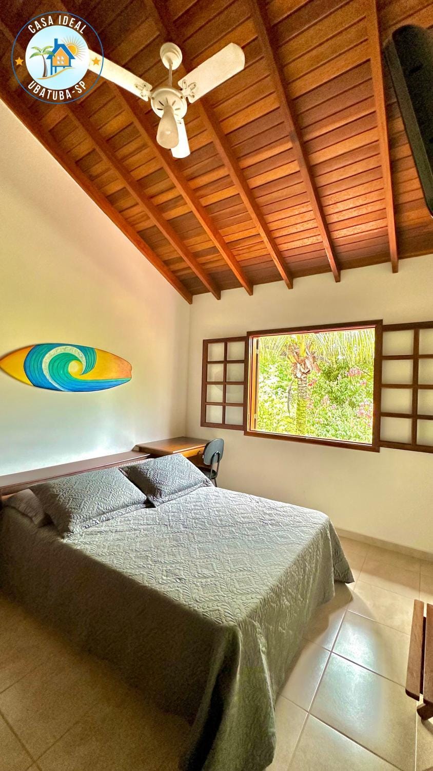 Casa ideal em condomínio fechado a 200m da Praia Maranduba, área de lazer completa House in State of São Paulo
