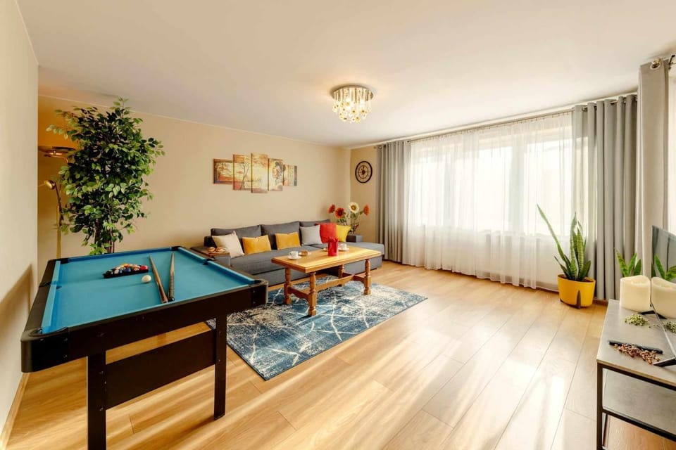 TV and multimedia, Seating area, Dining area, Dinner