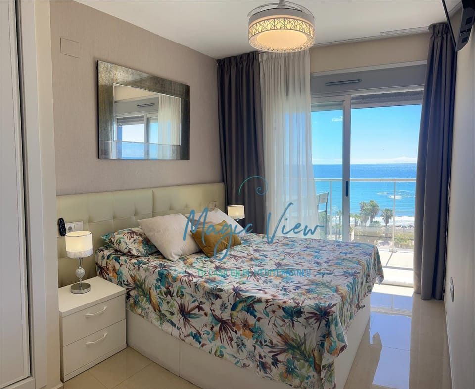 Bed, Photo of the whole room, Sea view, Sunrise