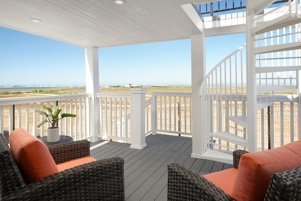 Sun Outdoors San Diego Bay Campground/ 
RV Resort in National City