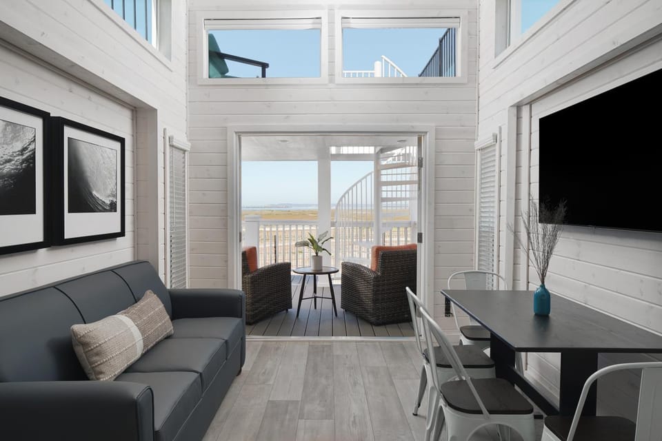 Sun Outdoors San Diego Bay Campground/ 
RV Resort in National City