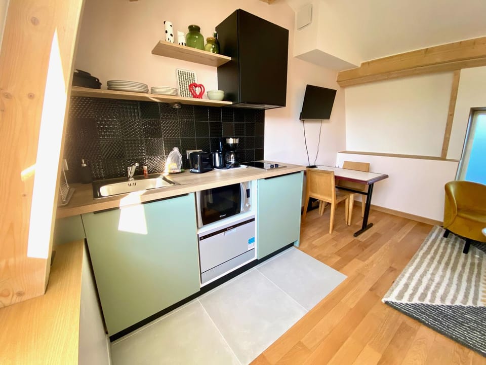 Kitchen or kitchenette