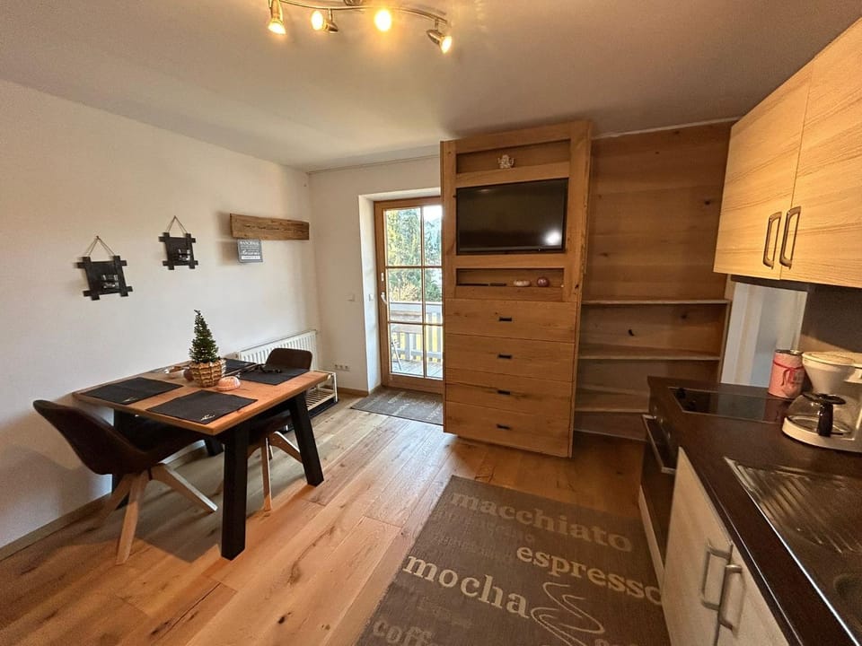 Ferienwohnung mit wundervollen Bergblick & E-Auto Ladestation Apartment in Tyrol
