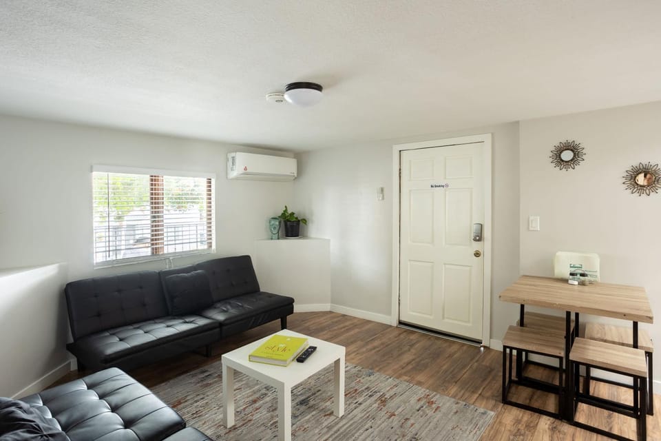 Spacious Guest Suite Amazing Location Apartment in San Diego
