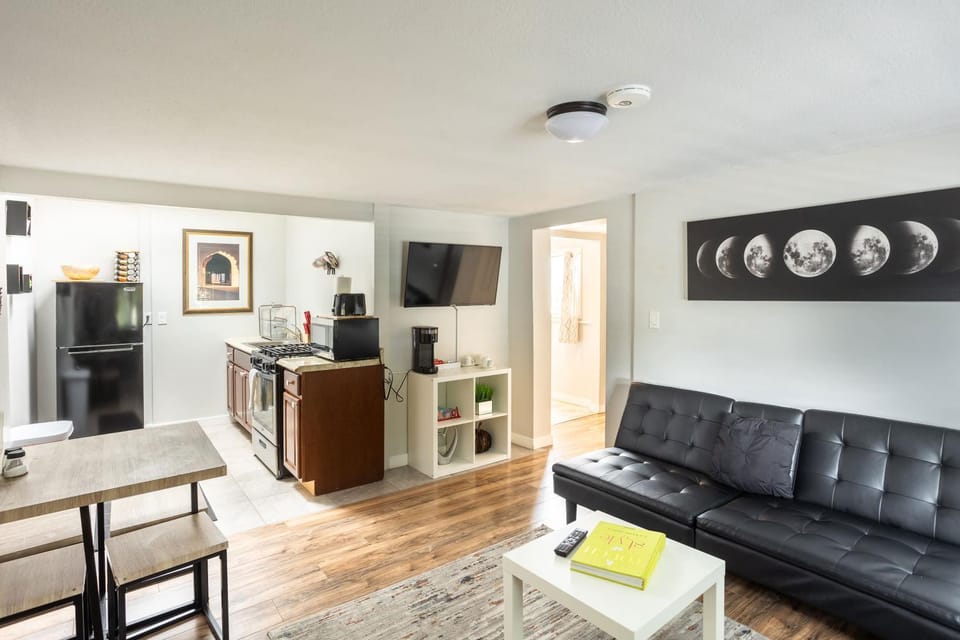 Spacious Guest Suite Amazing Location Apartment in San Diego