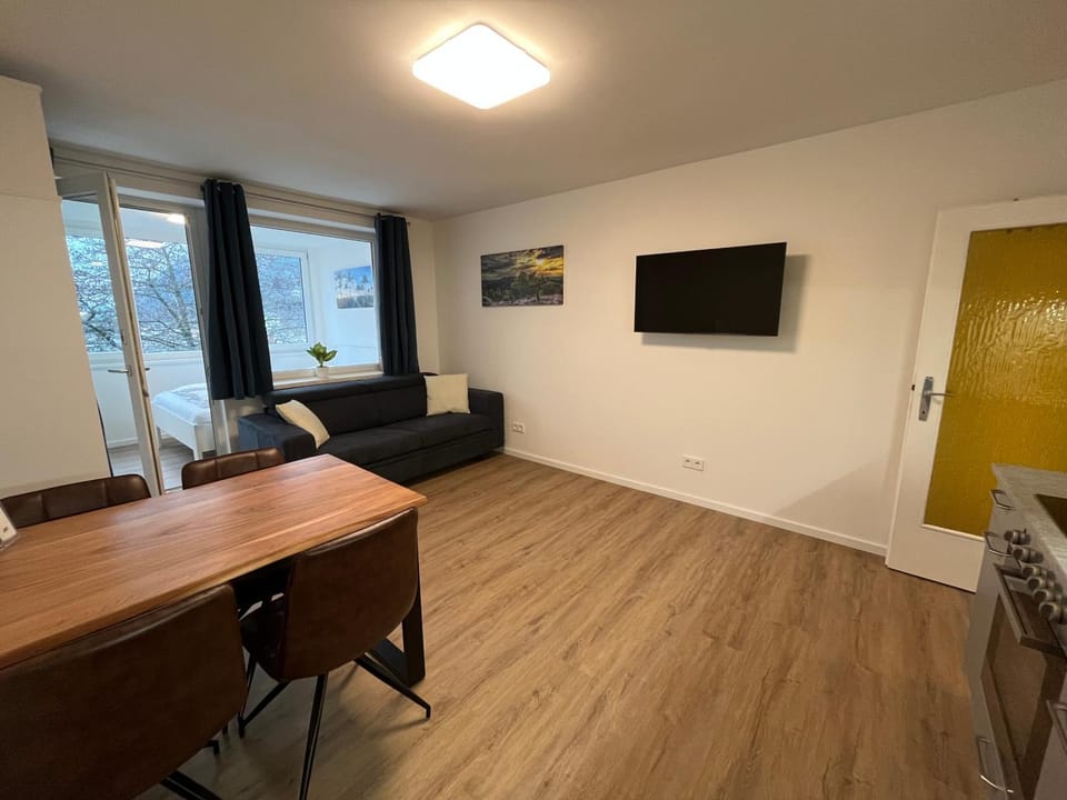 TV and multimedia, Living room, Seating area, Dining area