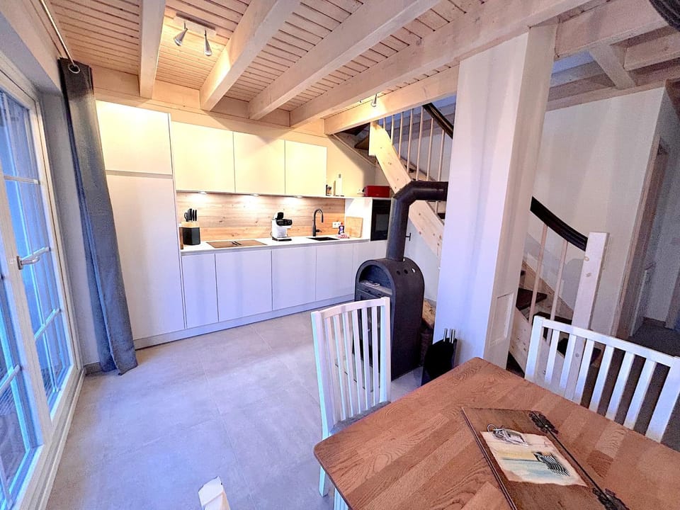 Kitchen or kitchenette, Dining area, fireplace, fireplace, kitchen