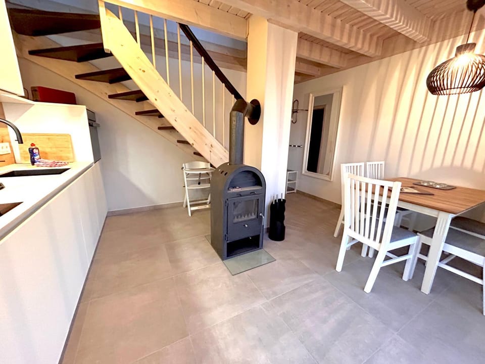 Kitchen or kitchenette, Dining area, kitchen