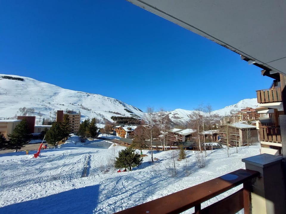 Appart 3 étoiles 6 pers au pied des pistes vue spendide sur la montagne les 2 alpes 1800 m Apartment in Les Deux Alpes