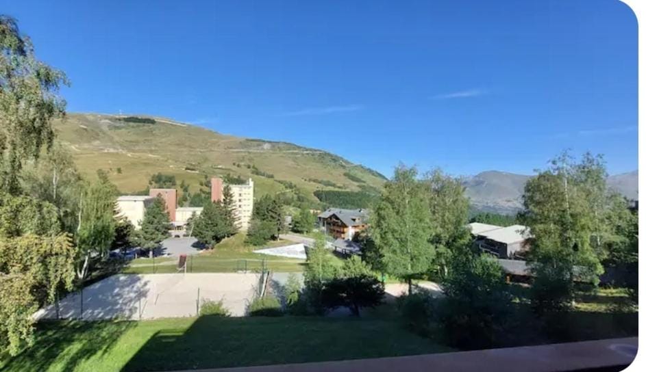 Appart 3 étoiles 6 pers au pied des pistes vue spendide sur la montagne les 2 alpes 1800 m Apartment in Les Deux Alpes
