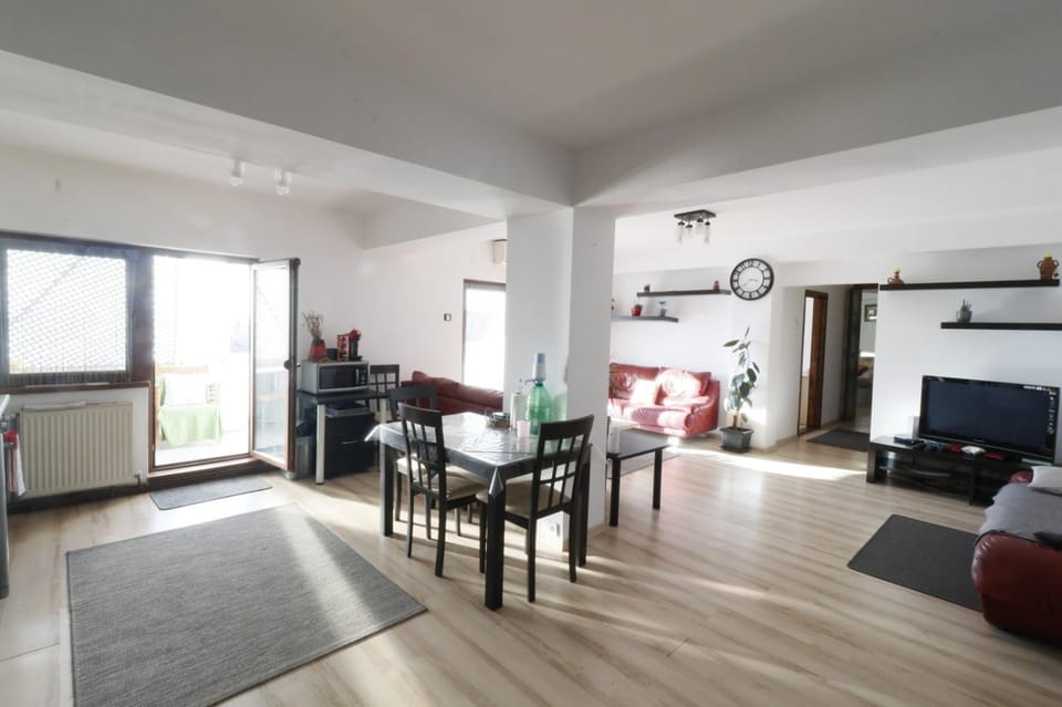 Communal lounge/ TV room, Dining area