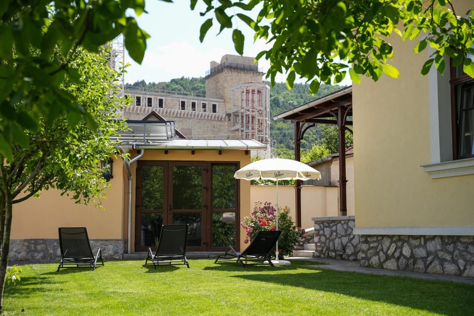 Várkert Deluxe Apartmanház - korlátlan privát wellness Villa in Slovakia