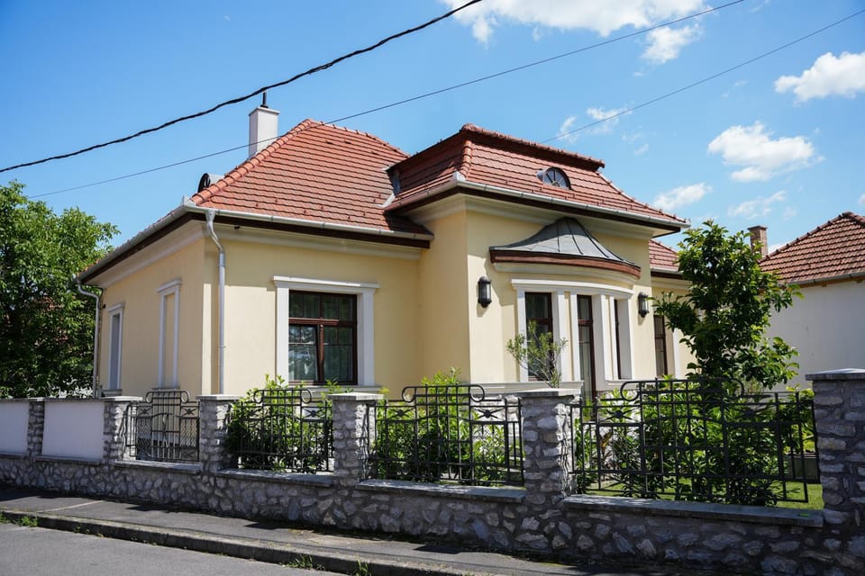 Várkert Deluxe Apartmanház - korlátlan privát wellness Villa in Slovakia