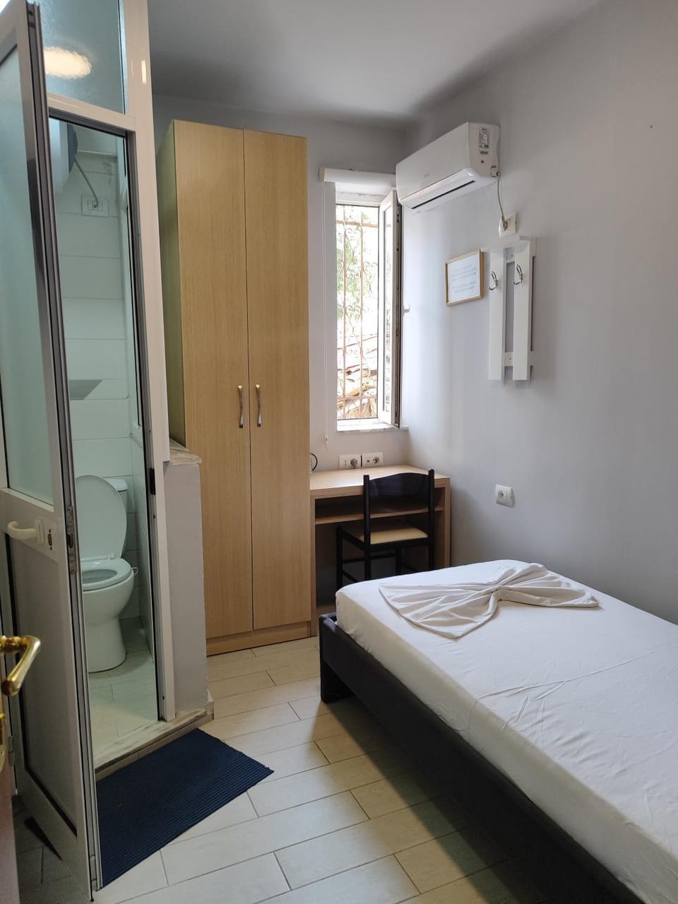 Bed, Photo of the whole room, Bedroom, wardrobe