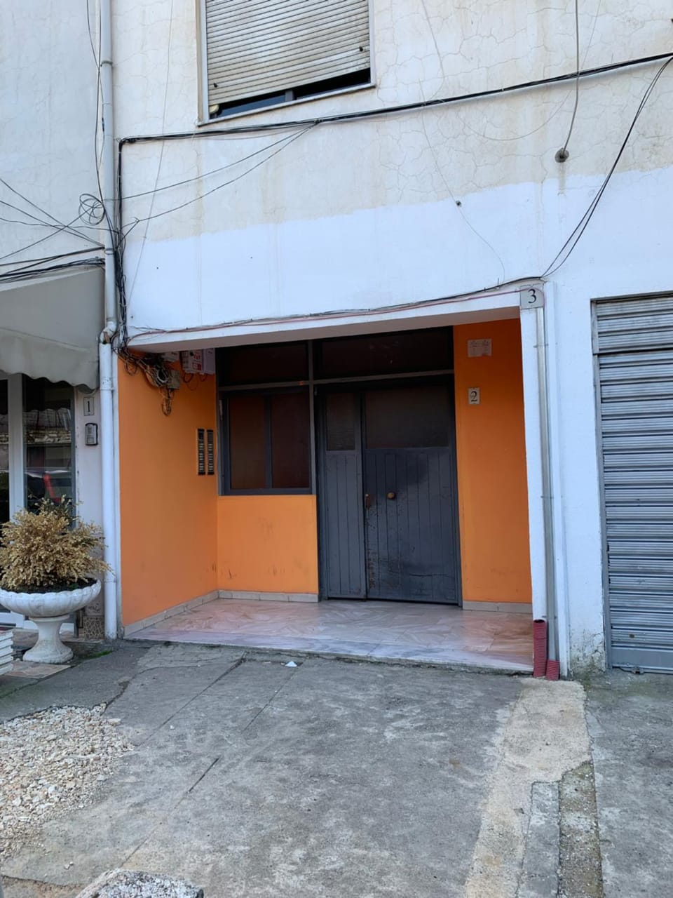 Property building, Facade/entrance, Day, Street view