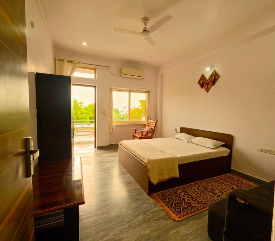 Bed, Photo of the whole room, Bedroom, wardrobe, air conditioner