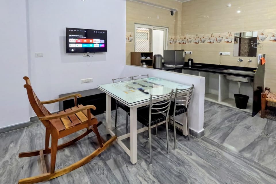 TV and multimedia, Kitchen or kitchenette, Living room, Seating area, Dining area, minibar, oven, pet friendly, stove
