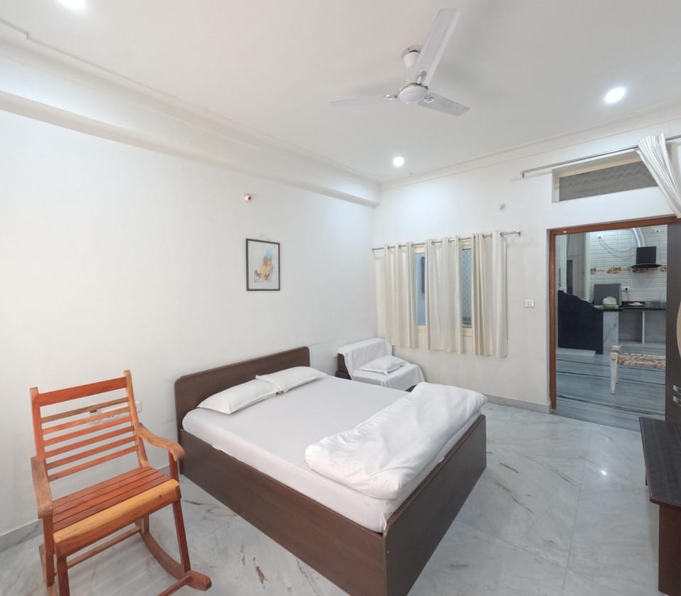 Bed, Balcony/Terrace, Photo of the whole room, Dining area, Bedroom