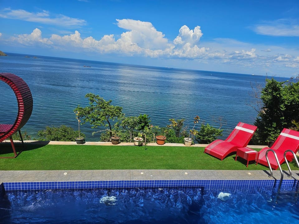 Masamirey Hilltop Cottage with Mini Pool and Beach Access & WIFI House in Ilocos Region