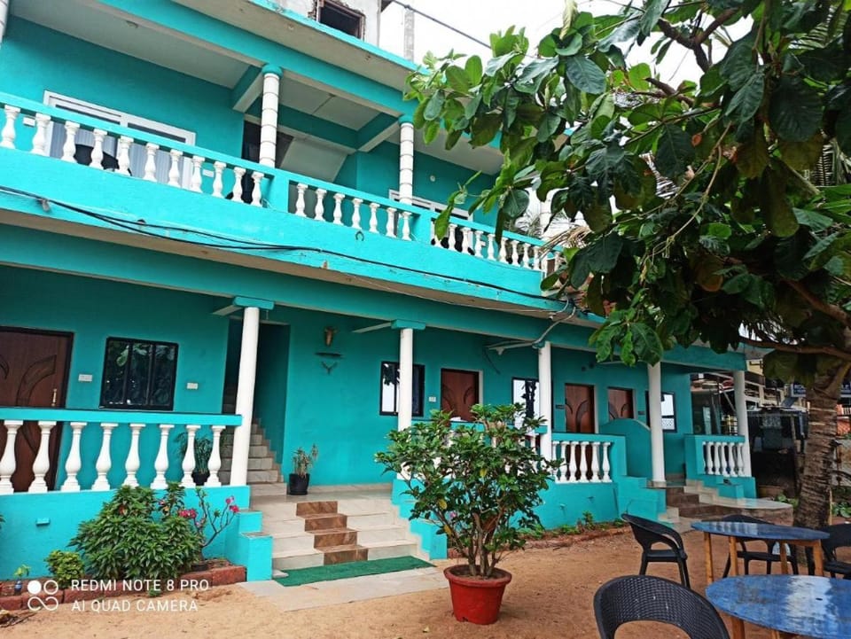 Dee Joy's Beach Place Bed and Breakfast in Calangute