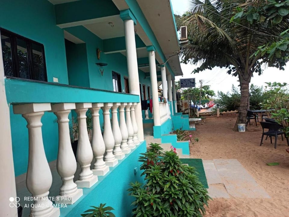 Dee Joy's Beach Place Bed and Breakfast in Calangute