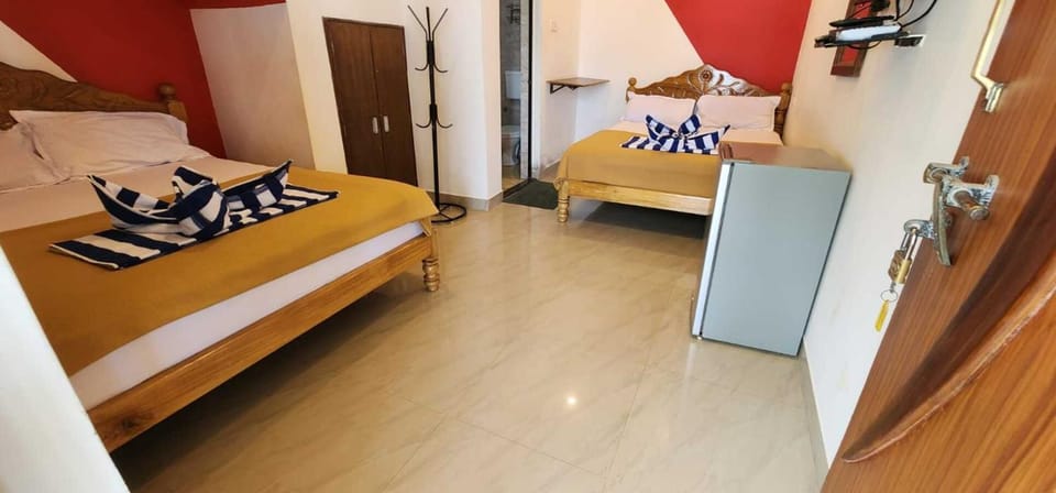 Dee Joy's Beach Place Bed and Breakfast in Calangute