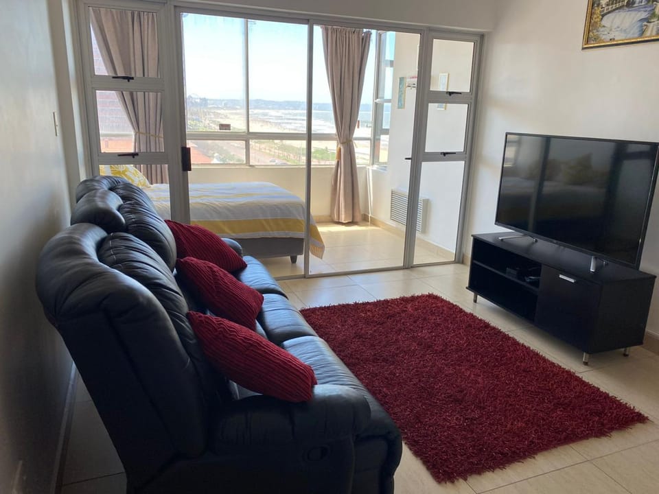 Communal lounge/ TV room, TV and multimedia, Living room, Photo of the whole room, Seating area, Sea view