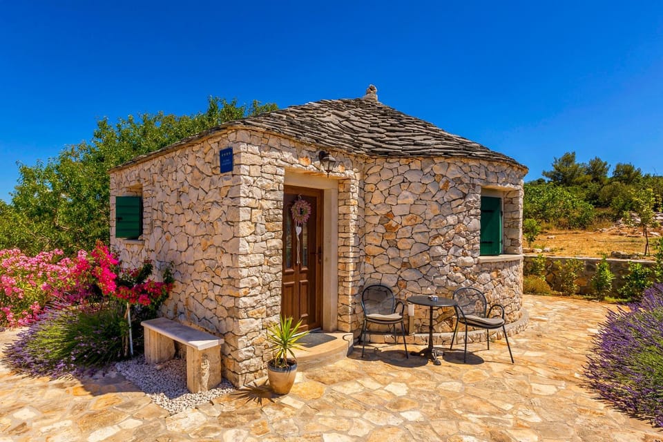 Property building, Patio, Facade/entrance