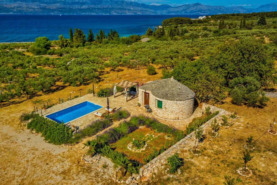 Bird's eye view, Pool view