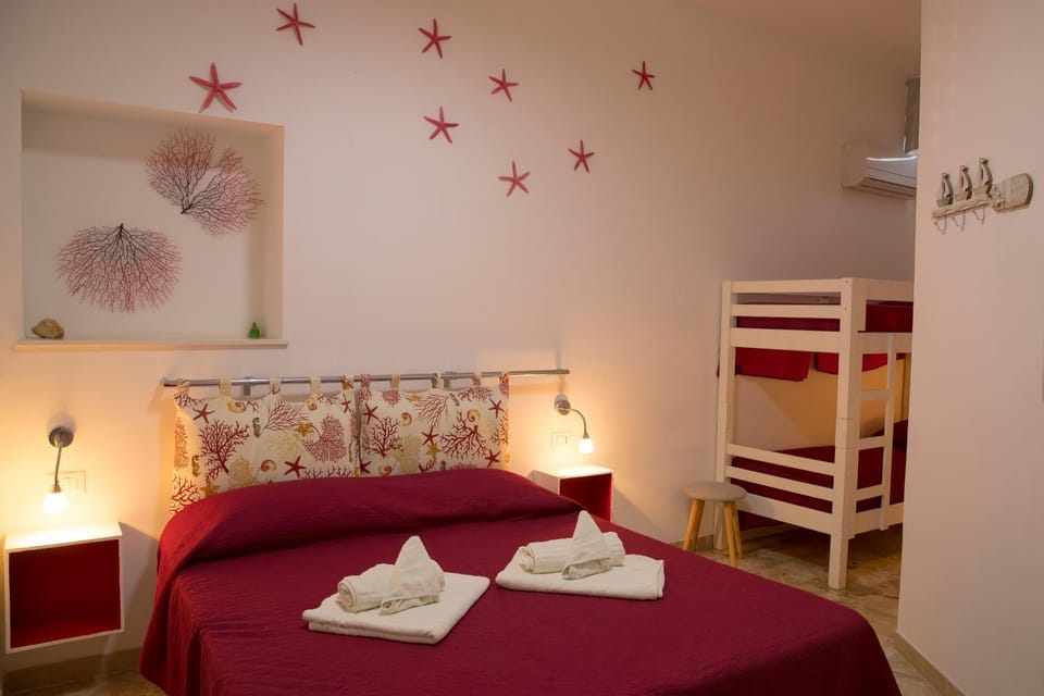 Bedroom, bunk bed