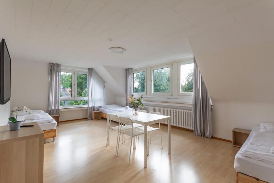 Bed, TV and multimedia, Living room, Photo of the whole room, Seating area, Dining area, Bedroom, towels