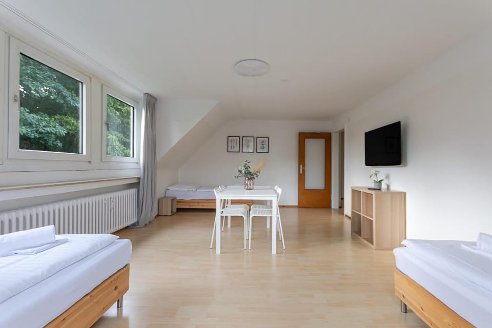 Bed, TV and multimedia, Photo of the whole room, Evening entertainment, Bedroom